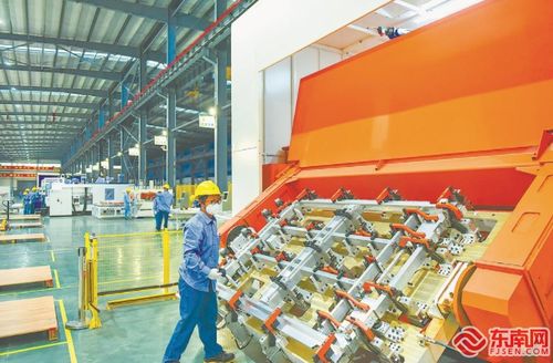 强链扩链生产忙 汽车厢体制造助力产业升级